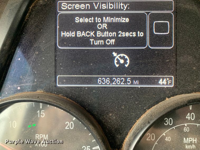 image for item LI9088 2016 Peterbilt 579  semi truck