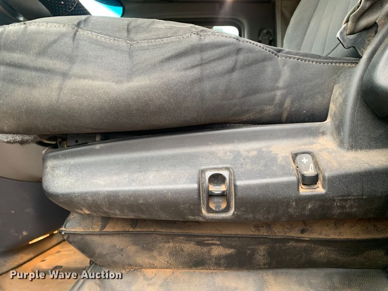 image for item LI9088 2016 Peterbilt 579  semi truck