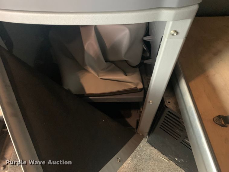 image for item LI9088 2016 Peterbilt 579  semi truck