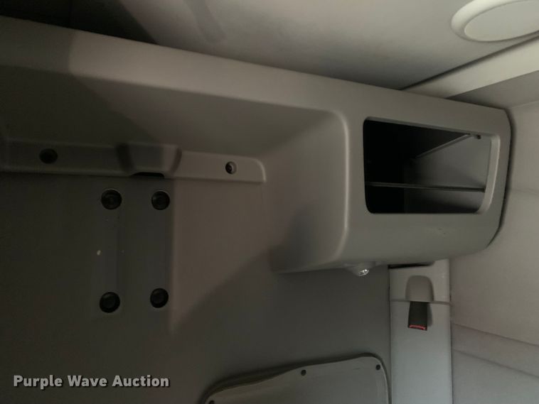 image for item LI9088 2016 Peterbilt 579  semi truck