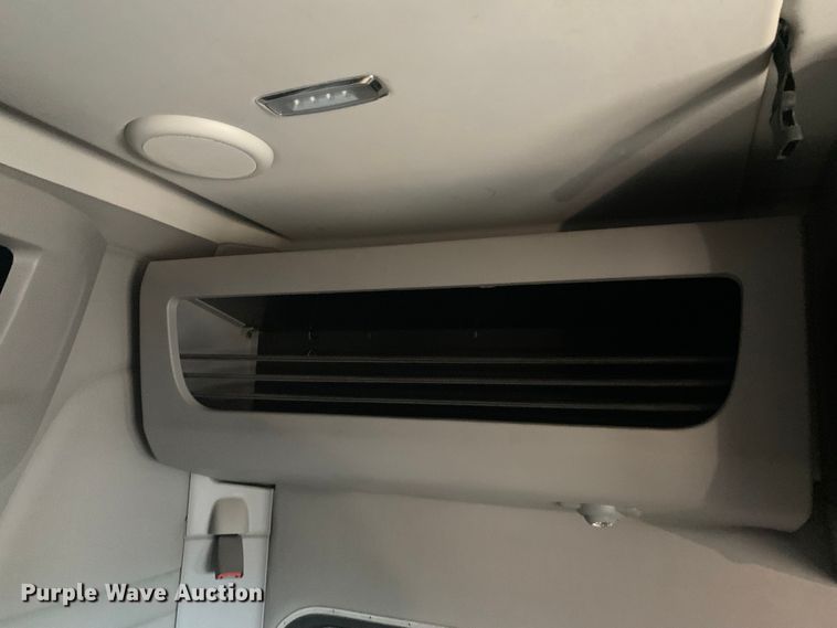 image for item LI9088 2016 Peterbilt 579  semi truck