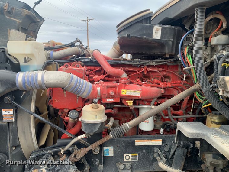 image for item LI9088 2016 Peterbilt 579  semi truck