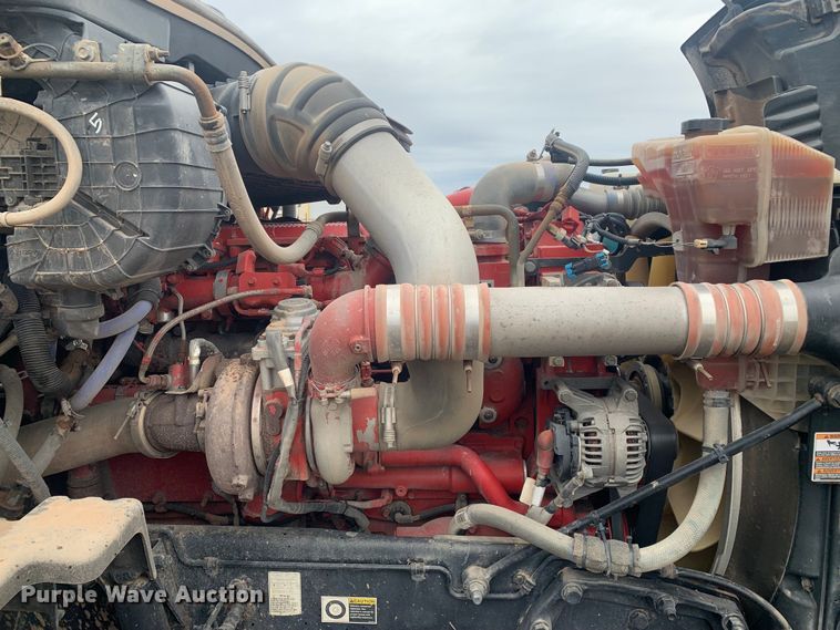 image for item LI9088 2016 Peterbilt 579  semi truck