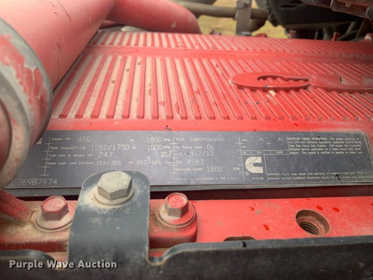 image for item LI9088 2016 Peterbilt 579  semi truck