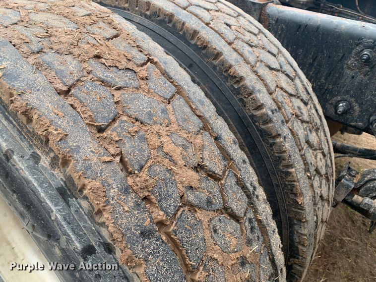 image for item LI9088 2016 Peterbilt 579  semi truck