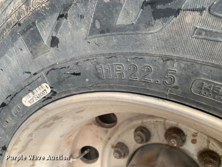 image for item LI9088 2016 Peterbilt 579  semi truck