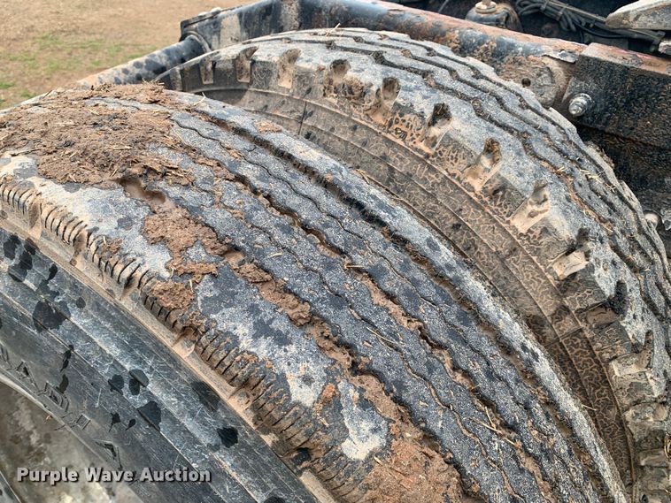 image for item LI9088 2016 Peterbilt 579  semi truck