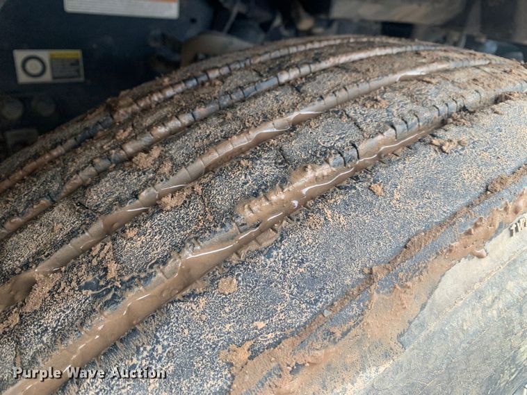 image for item LI9088 2016 Peterbilt 579  semi truck