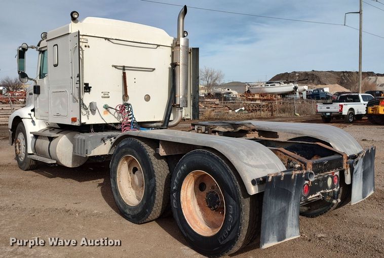 image for item LK9500 2000 International 9200i  semi truck