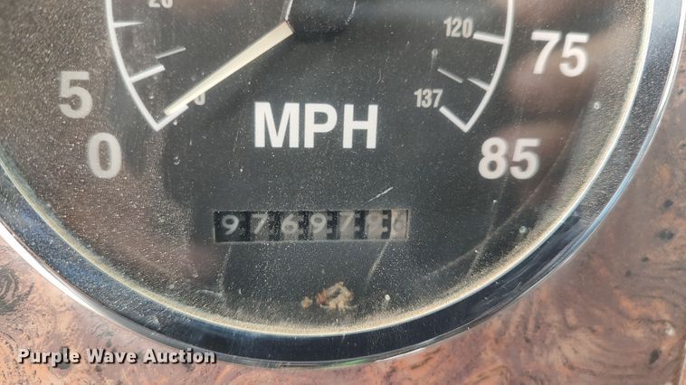 image for item LK9500 2000 International 9200i  semi truck