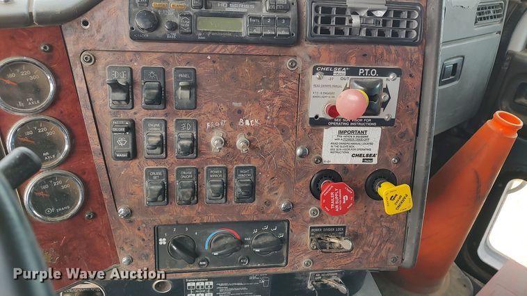 image for item LK9500 2000 International 9200i  semi truck