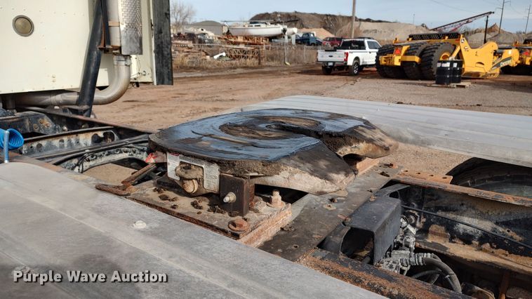 image for item LK9500 2000 International 9200i  semi truck