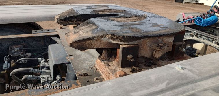 image for item LK9500 2000 International 9200i  semi truck