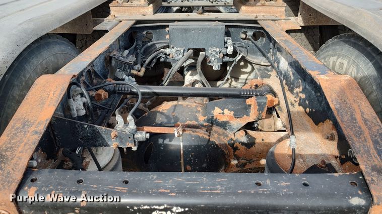 image for item LK9500 2000 International 9200i  semi truck