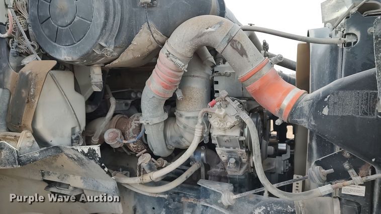 image for item LK9500 2000 International 9200i  semi truck