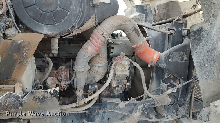 image for item LK9500 2000 International 9200i  semi truck