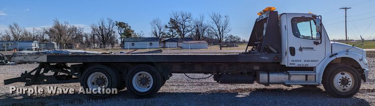 image for item LP9206 2005 Freightliner Business Class M2  rollback truck