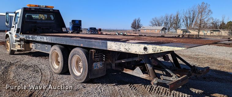 image for item LP9206 2005 Freightliner Business Class M2  rollback truck