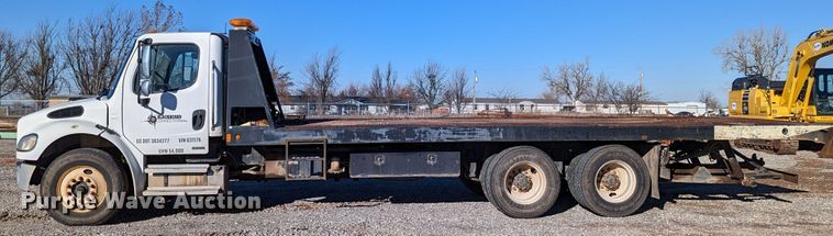 image for item LP9206 2005 Freightliner Business Class M2  rollback truck