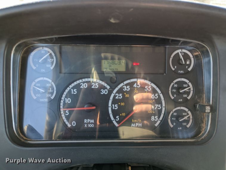 image for item LP9206 2005 Freightliner Business Class M2  rollback truck