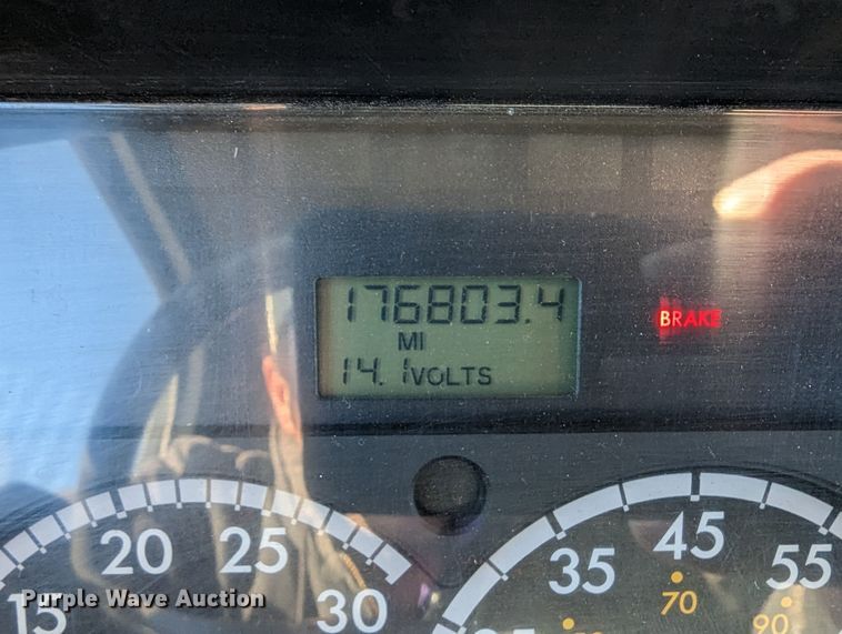 image for item LP9206 2005 Freightliner Business Class M2  rollback truck