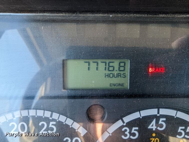 image for item LP9206 2005 Freightliner Business Class M2  rollback truck