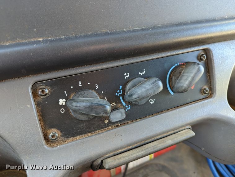 image for item LP9206 2005 Freightliner Business Class M2  rollback truck