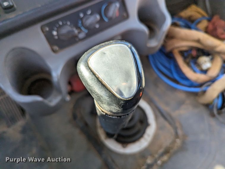 image for item LP9206 2005 Freightliner Business Class M2  rollback truck