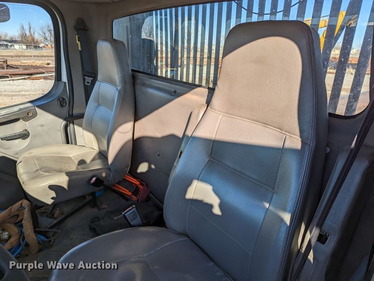 image for item LP9206 2005 Freightliner Business Class M2  rollback truck