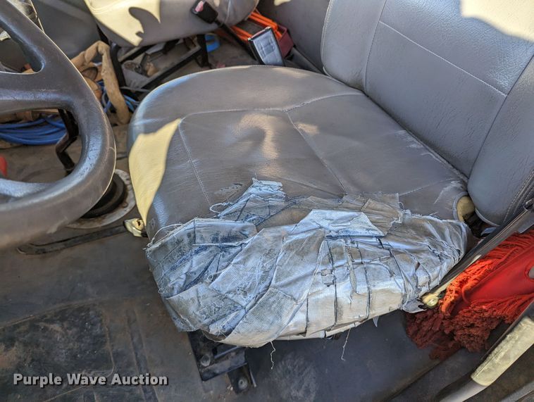 image for item LP9206 2005 Freightliner Business Class M2  rollback truck