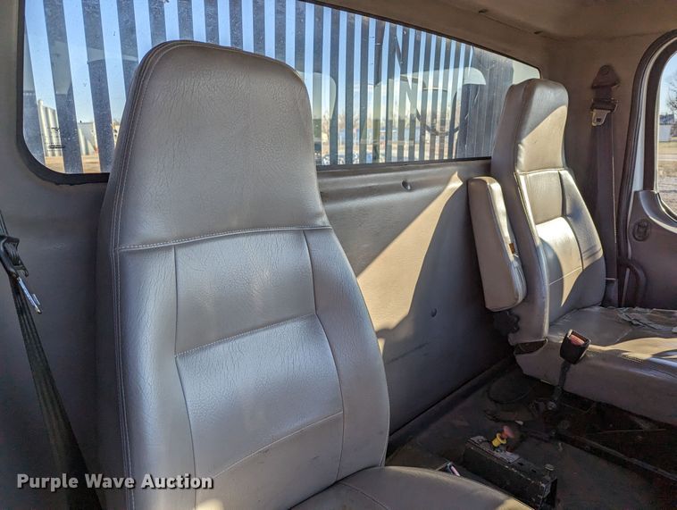 image for item LP9206 2005 Freightliner Business Class M2  rollback truck