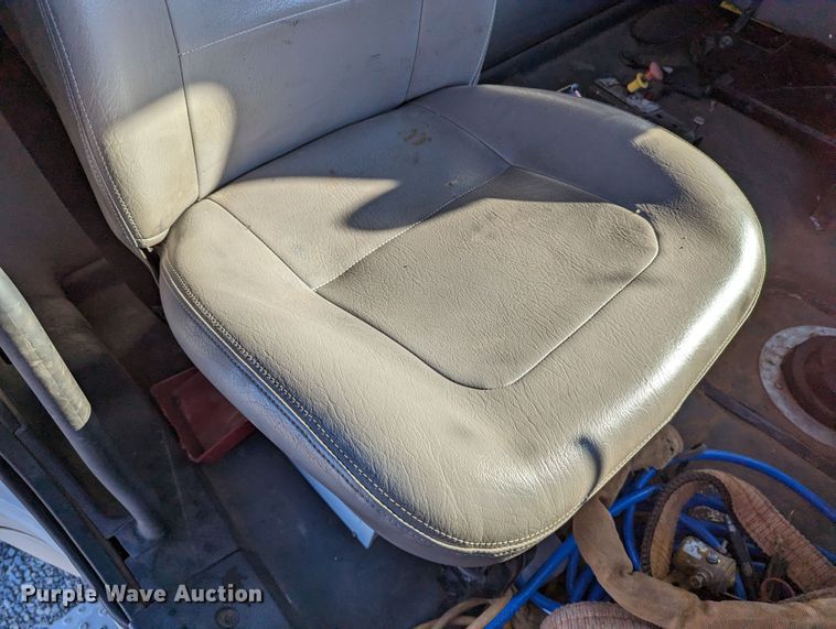 image for item LP9206 2005 Freightliner Business Class M2  rollback truck