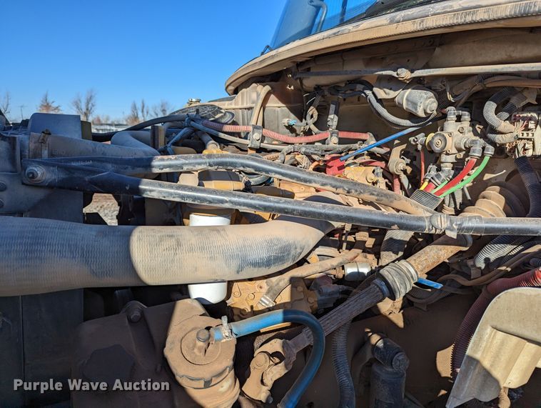 image for item LP9206 2005 Freightliner Business Class M2  rollback truck