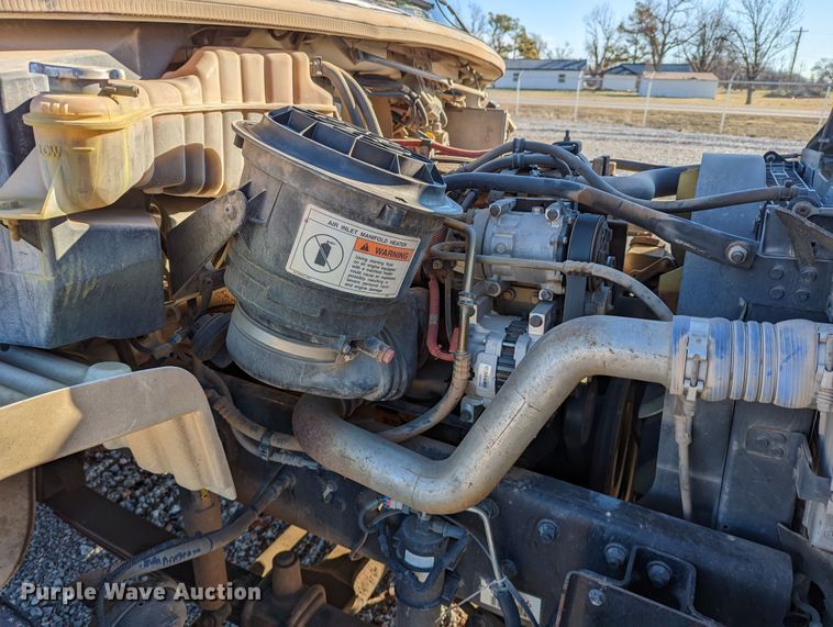 image for item LP9206 2005 Freightliner Business Class M2  rollback truck