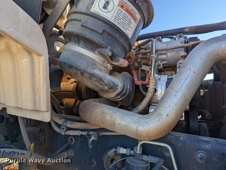 image for item LP9206 2005 Freightliner Business Class M2  rollback truck