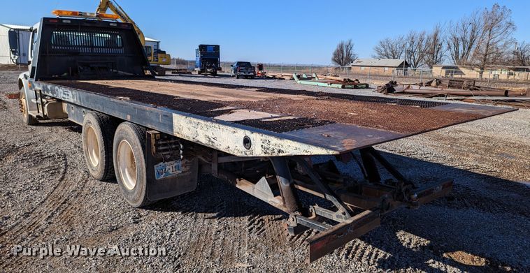 image for item LP9206 2005 Freightliner Business Class M2  rollback truck