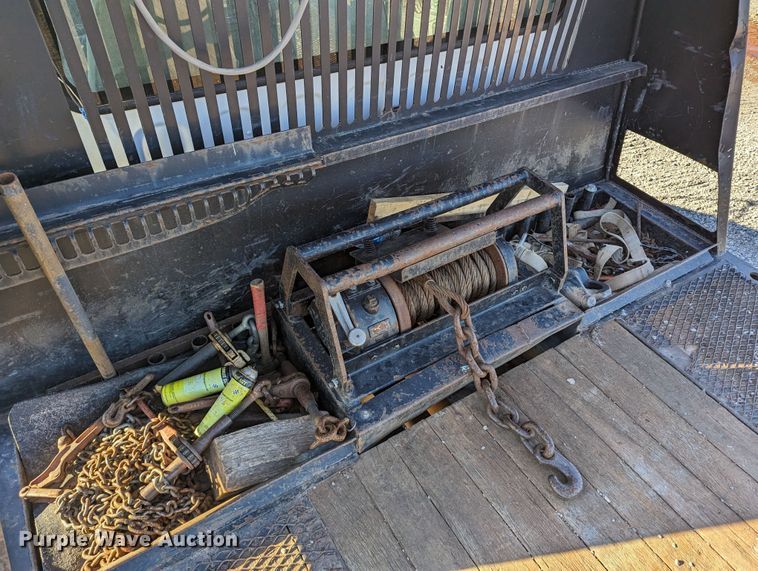 image for item LP9206 2005 Freightliner Business Class M2  rollback truck