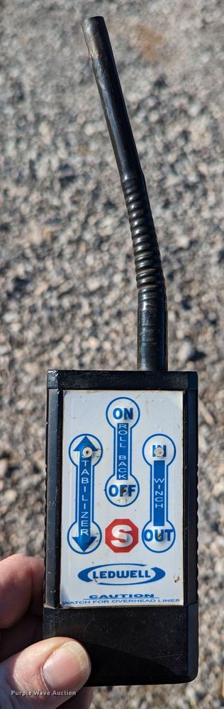 image for item LP9206 2005 Freightliner Business Class M2  rollback truck