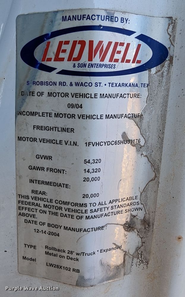 image for item LP9206 2005 Freightliner Business Class M2  rollback truck