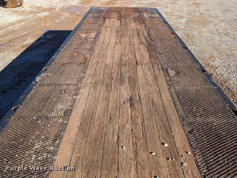 image for item LP9206 2005 Freightliner Business Class M2  rollback truck