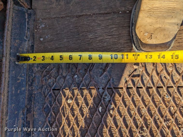 image for item LP9206 2005 Freightliner Business Class M2  rollback truck