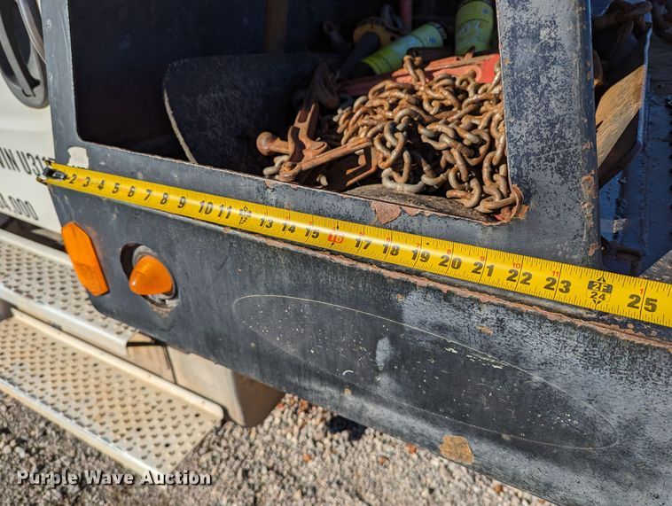 image for item LP9206 2005 Freightliner Business Class M2  rollback truck