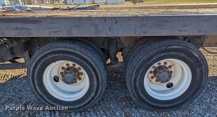 image for item LP9206 2005 Freightliner Business Class M2  rollback truck