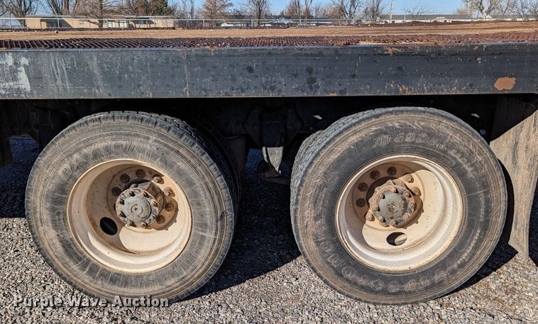 image for item LP9206 2005 Freightliner Business Class M2  rollback truck