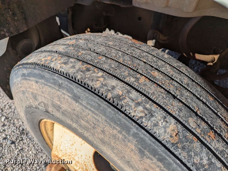 image for item LP9206 2005 Freightliner Business Class M2  rollback truck