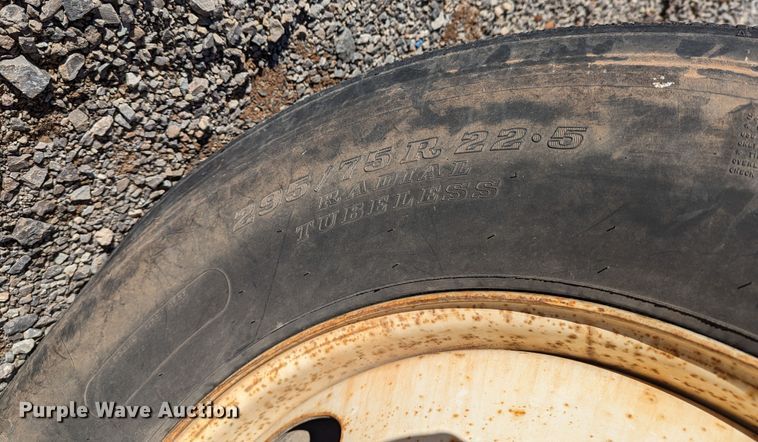 image for item LP9206 2005 Freightliner Business Class M2  rollback truck