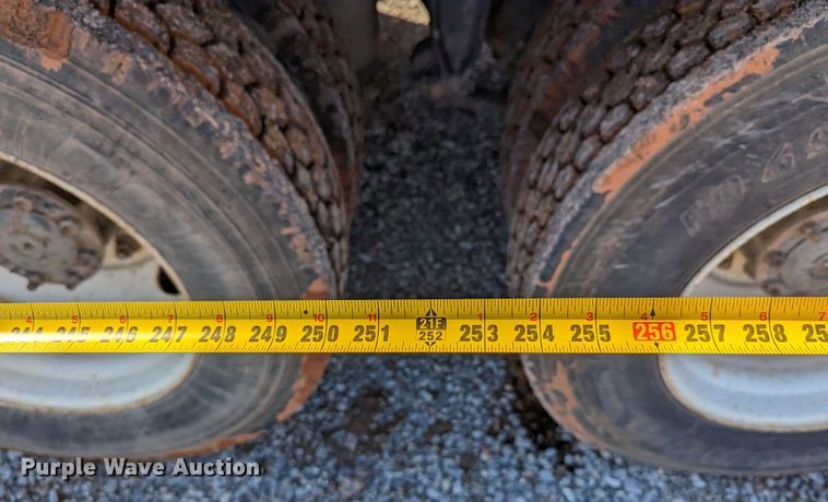 image for item LP9206 2005 Freightliner Business Class M2  rollback truck