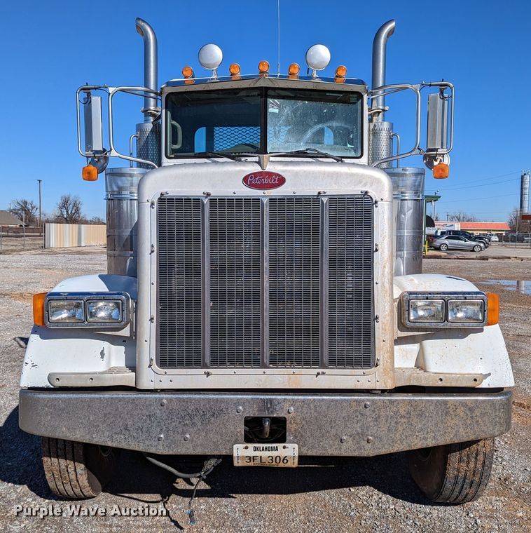 image for item LP9211 2007 Peterbilt 378  winch truck