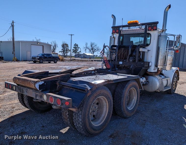 image for item LP9211 2007 Peterbilt 378  winch truck