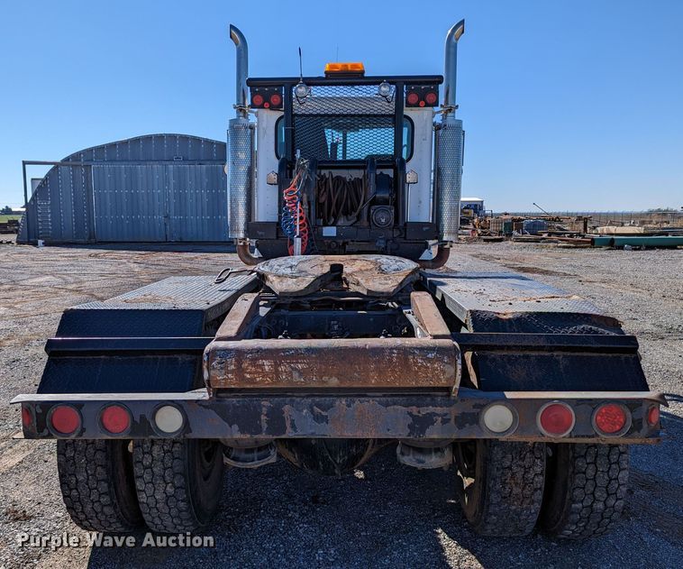 image for item LP9211 2007 Peterbilt 378  winch truck